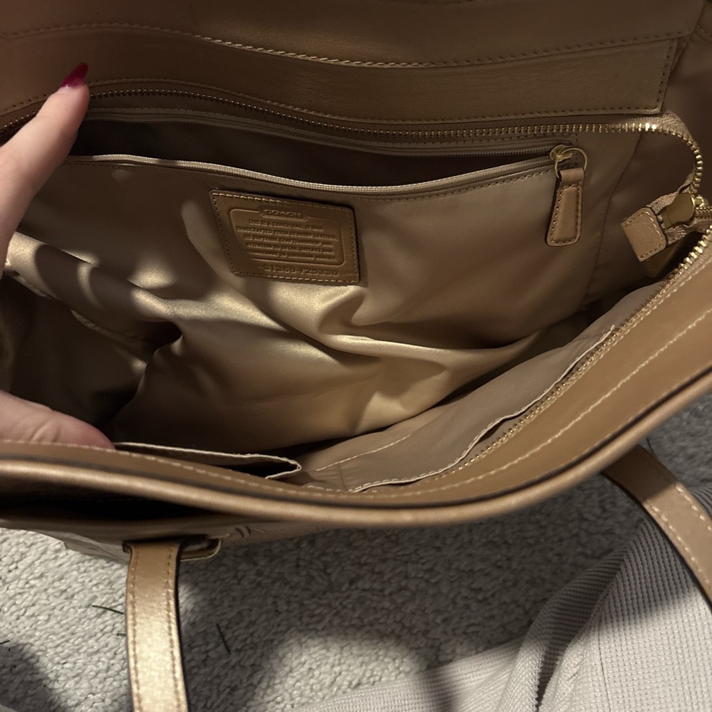 2000s Coach Tan Crocodile-Embossed Shoulder Bag - Picture 4 of 5